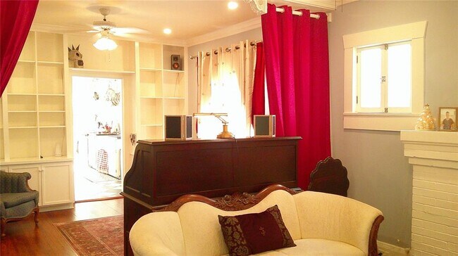 Building Photo - 303 E Plymouth St