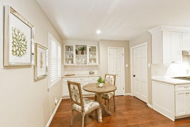 Building Photo - 1307 Glen Cove Dr