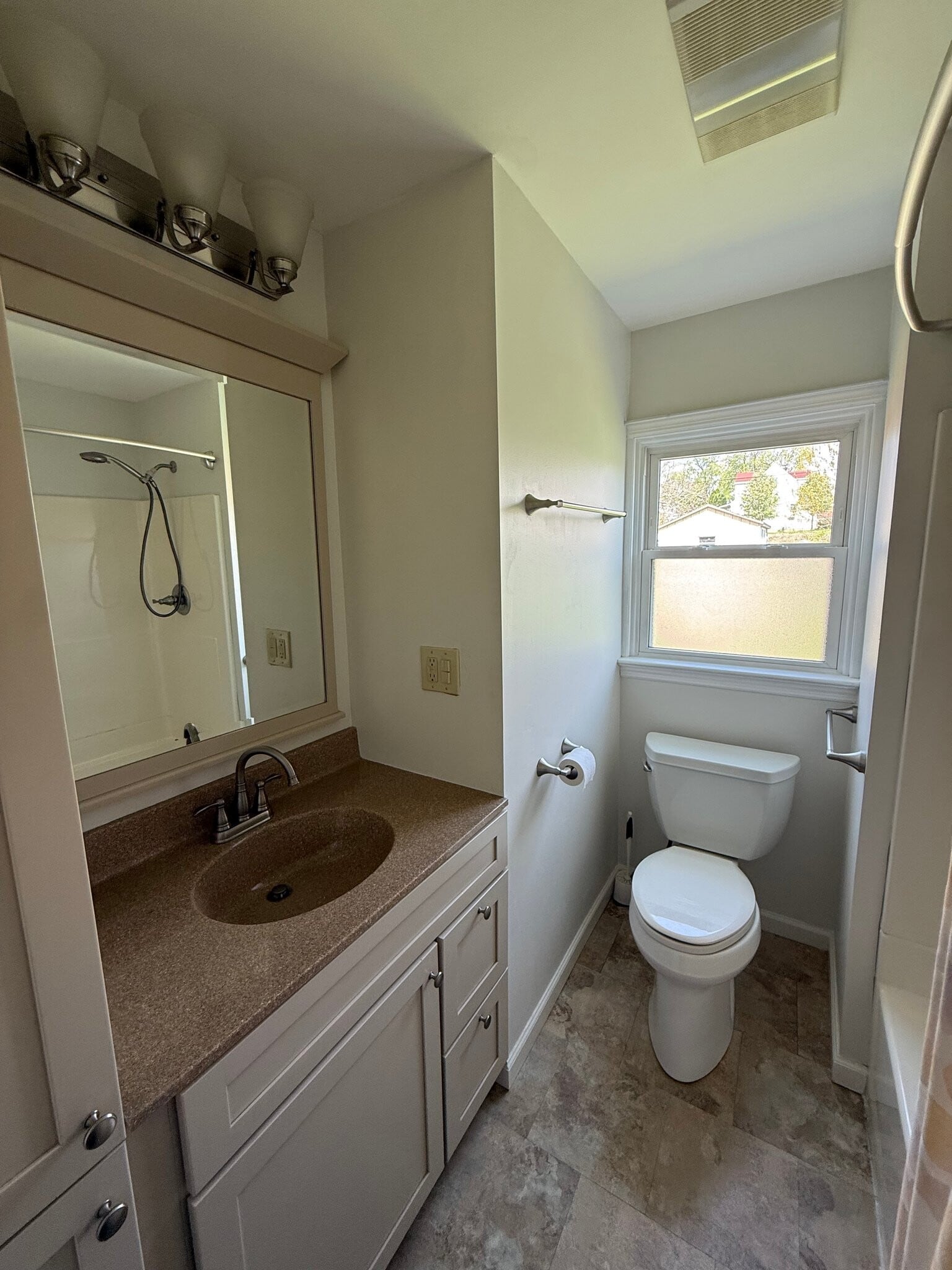 Building Photo - 46 E 2nd St