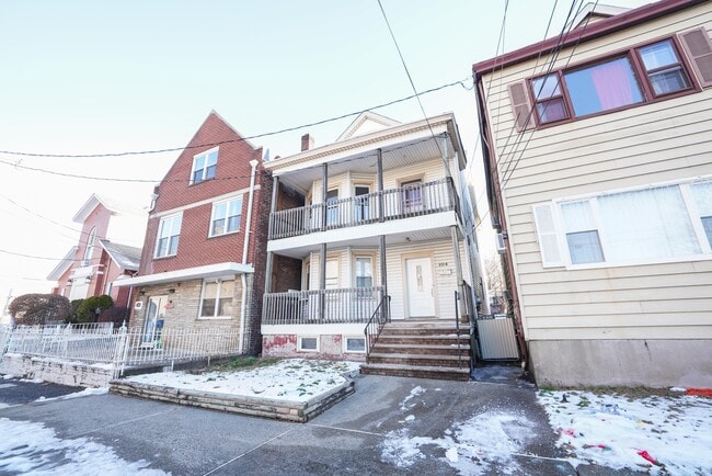 Building Photo - 104 Cambridge Ave