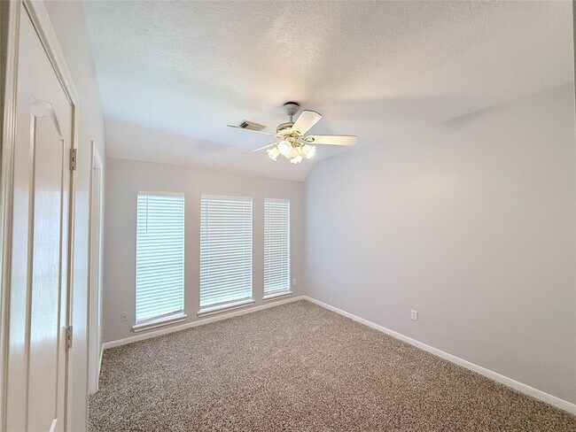 Building Photo - 4231 Lake Terrace Ct