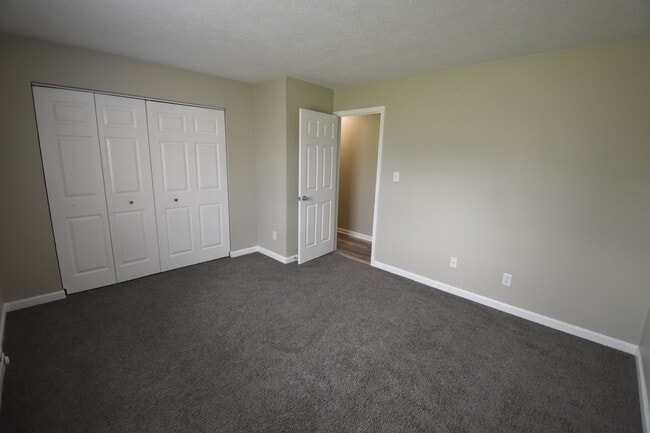 Building Photo - 3 Bedroom, 1 Bath Ranch in Greenfield