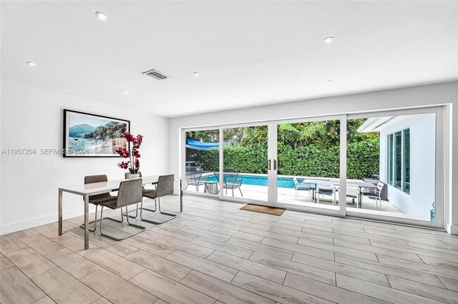 Building Photo - 1080 NE 104th St