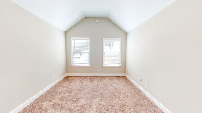 Building Photo - Conveniently located townhouse in Evans!