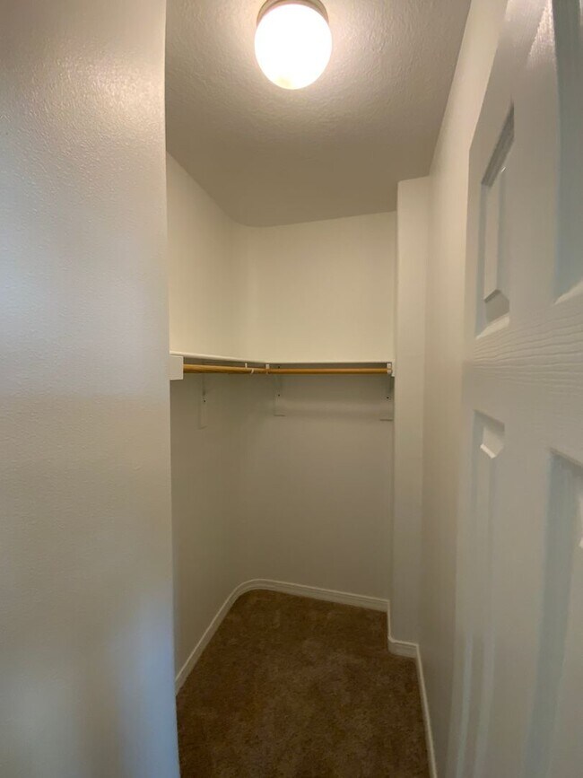 Building Photo - 3 Bedroom Townhome Available Near Wyoming Blvd NE & Paseo Del Norte Blvd NE!