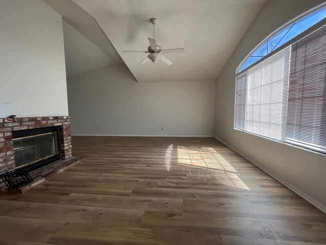 Building Photo - 3 Bedroom 2 Bathroom home Coming Soon! Ava...