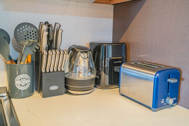 Building Photo - 6610 N 93rd Ave