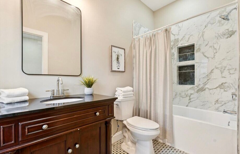 Building Photo - 1906 Madison Ave