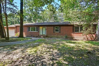 Building Photo - 151 Country Club Dr