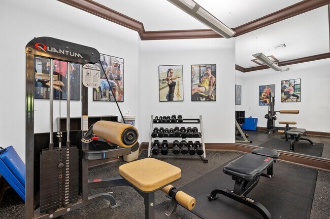 Building Photo - ANNUAL RENTAL - FULLY FURNISHED 1 BED / 1 ...