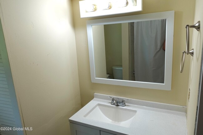 Building Photo - 844 Burden Lake Rd