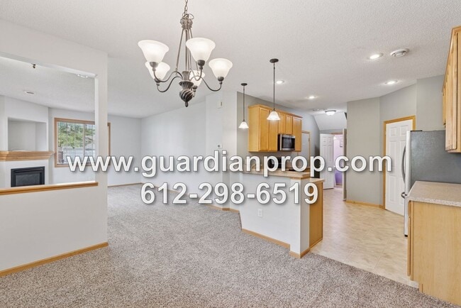 Building Photo - End Unit Townhouse Available Now, Open Floor Plan, Fireplace, Patio, Large Primary Suite