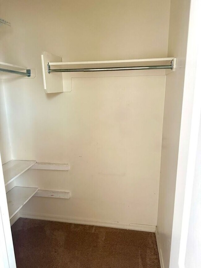 Building Photo - 1/2 MONTH FREE ON A 12 MONTH LEASE ! MOVE ...