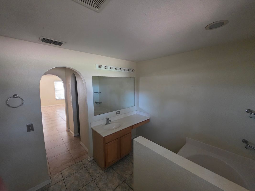 Building Photo - 15 Catalina Ct