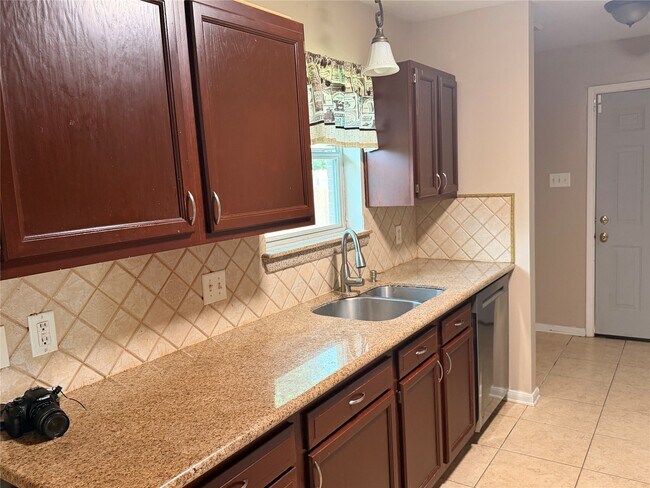 Building Photo - 5334 Tallowpine Terrace