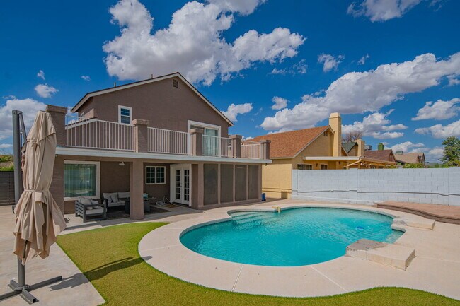 Building Photo - 10615 N 63rd Dr