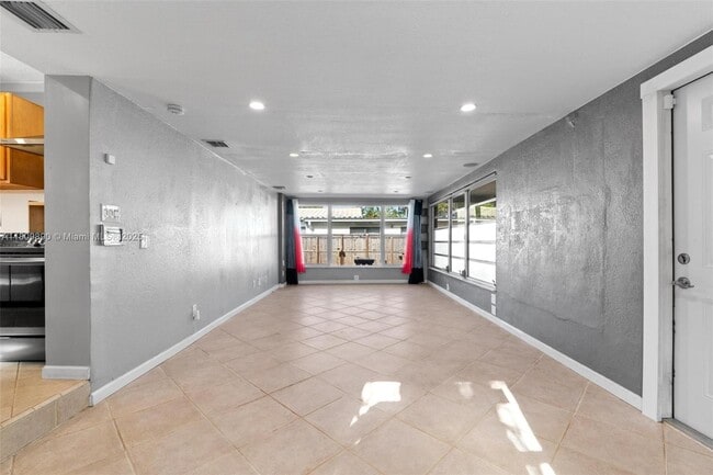 Building Photo - 1610 Fletcher St