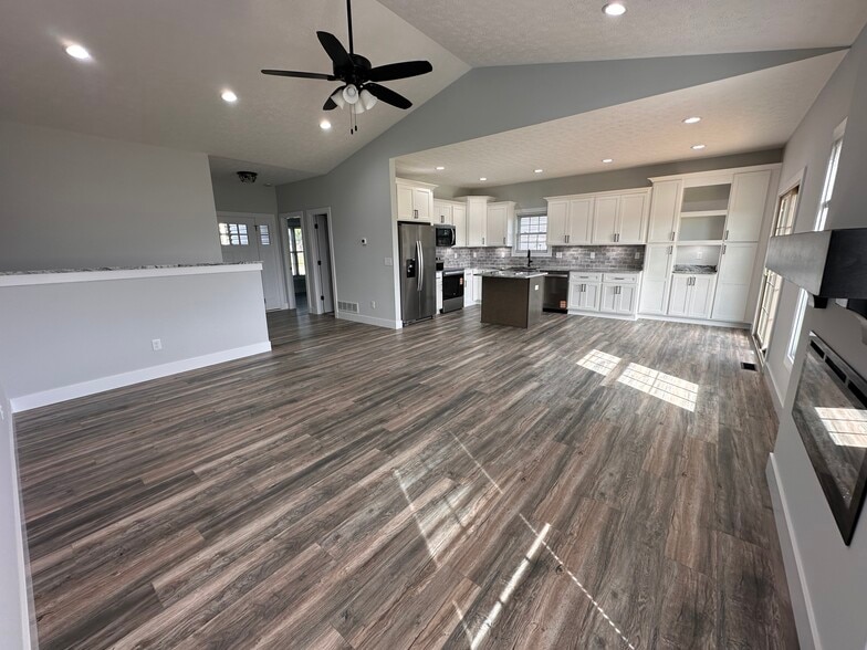 Building Photo - 824 Otter Creek Rd