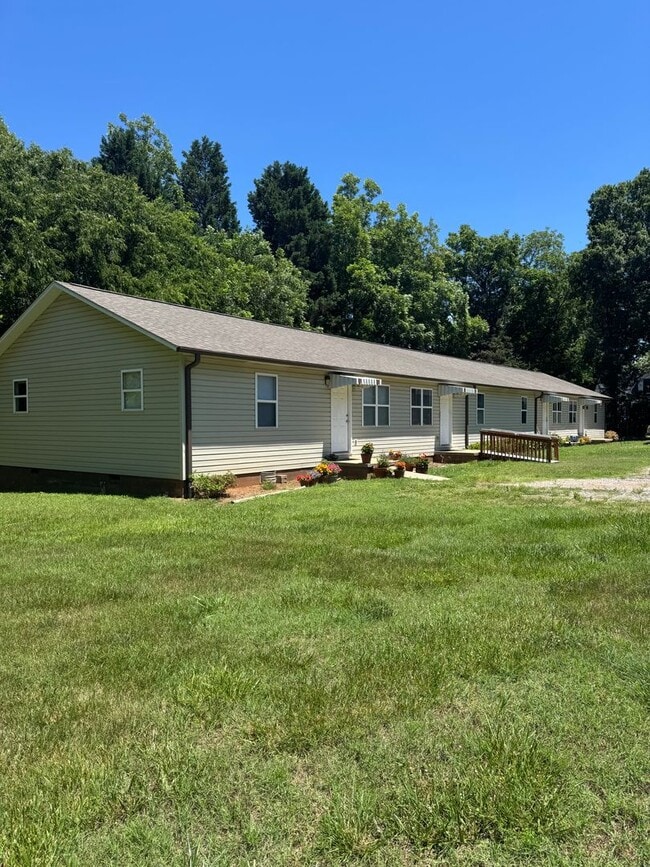 Building Photo - N Whisnant Quad