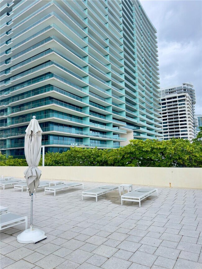 Building Photo - 10185 Collins Ave