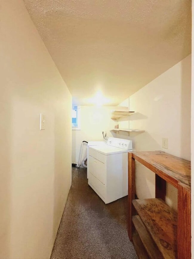 Building Photo - Charming 3 Bedroom, 2 Bath House For Rent!!