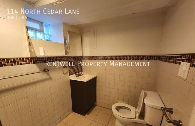 Building Photo - 114 N Cedar Ln