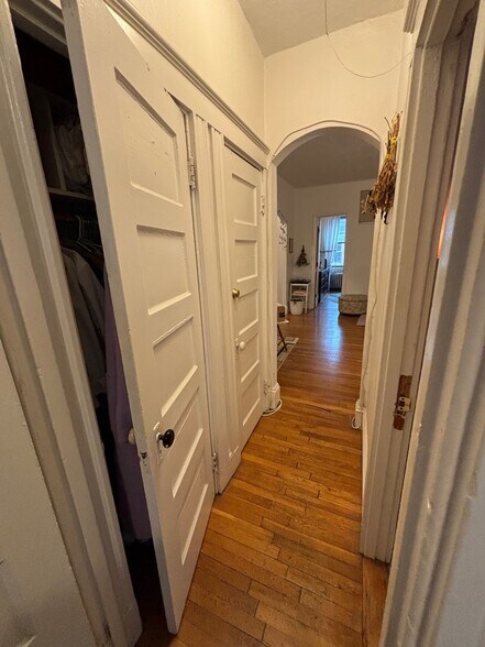 Building Photo - 10 Grove St