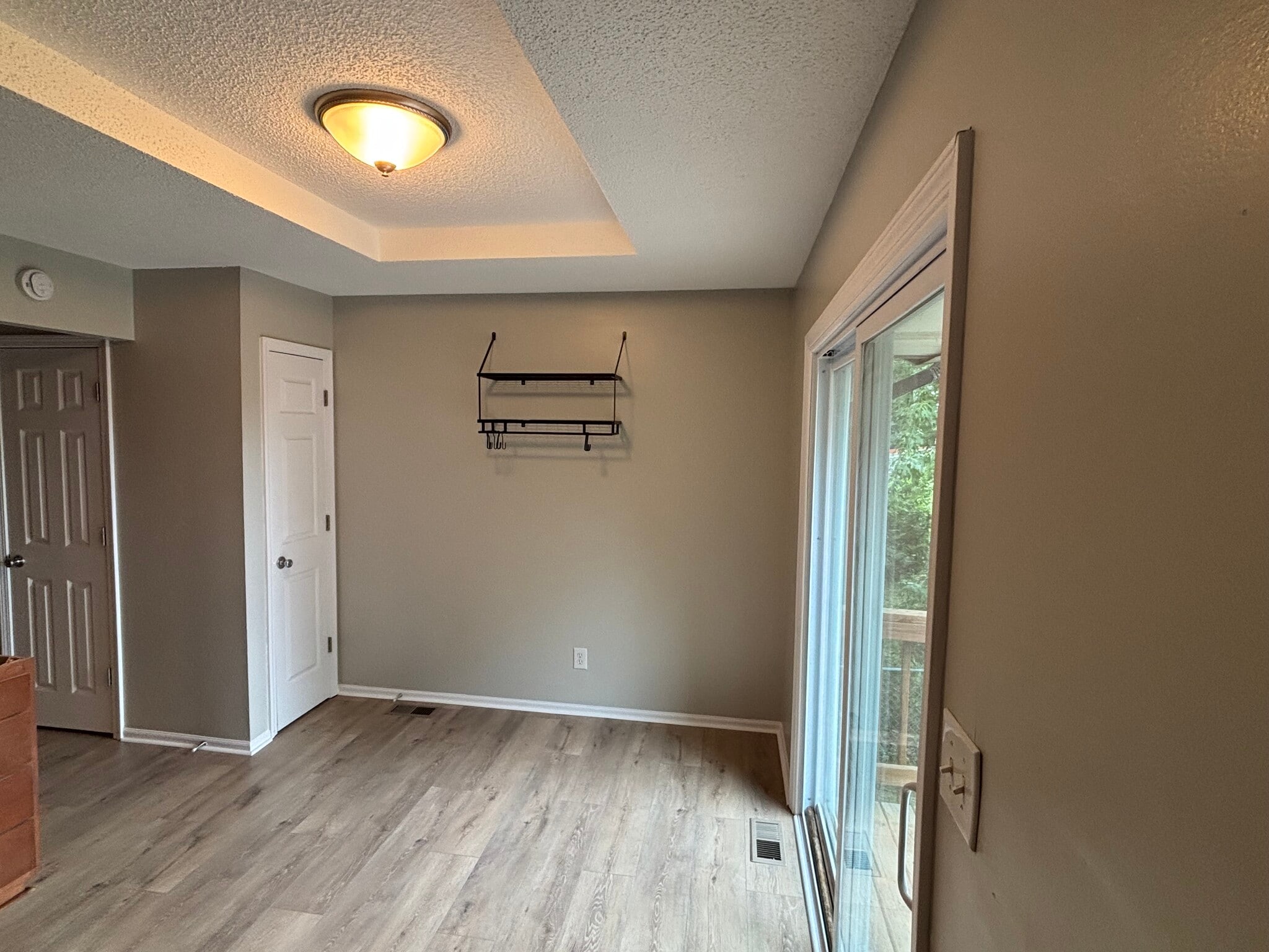 Building Photo - 1411 La Chateau Dr