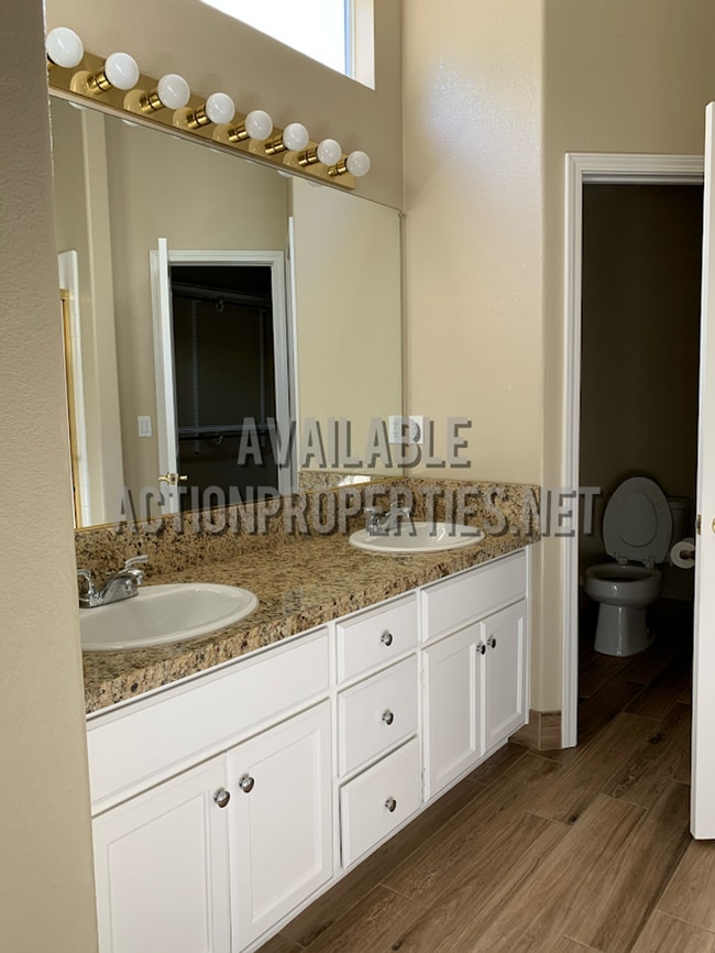 Building Photo - East Roseville Single Story, Gated Front C...