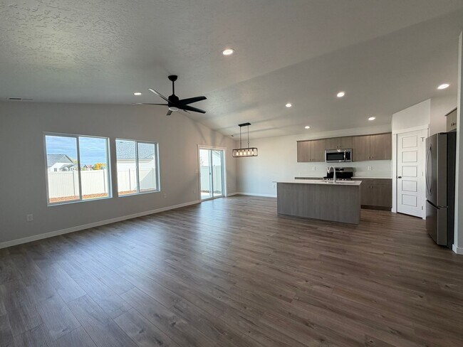 Building Photo - Brand new 3 bed 2 bath home with bonus roo...
