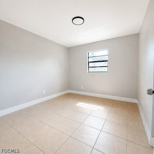 Building Photo - 1572 Cypress Dr
