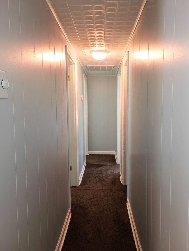 Building Photo - TERRIFIC STARTER HOME in Hartselle!