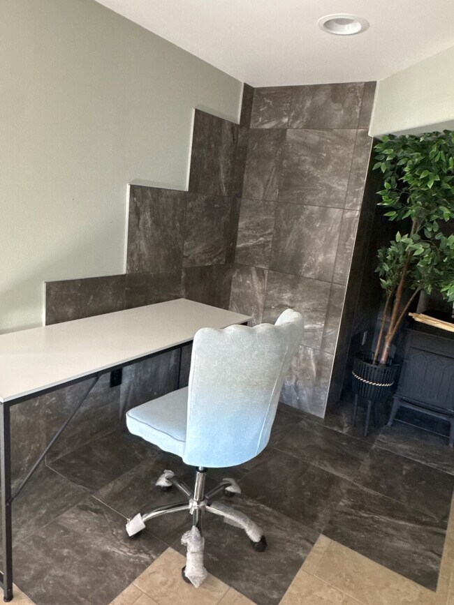 Building Photo - 5627 Illahee Road NE