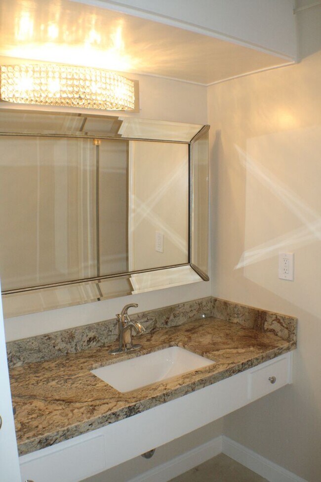 Building Photo - Stunning, large 1 bedroom at Woodlake
