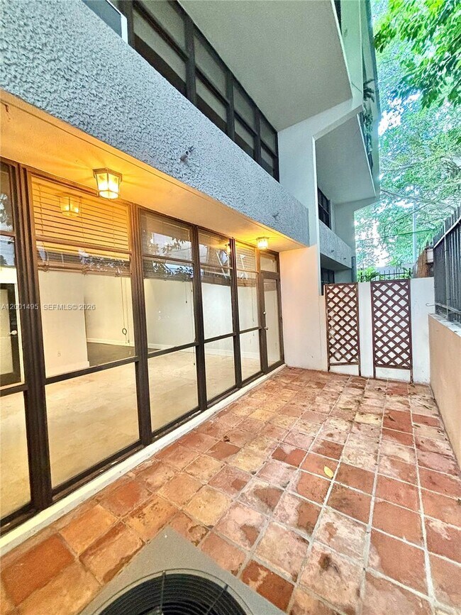 Building Photo - 2666 Tigertail Ave