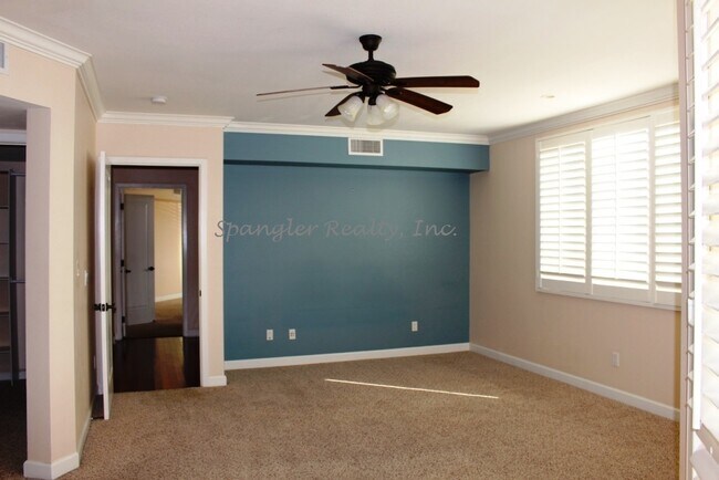 Building Photo - 553 Laguna Dr
