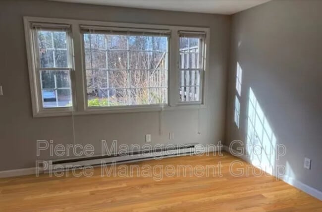 Building Photo - 9 Bayberry Ln