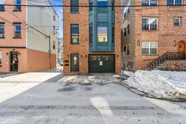 Building Photo - 437 2nd St