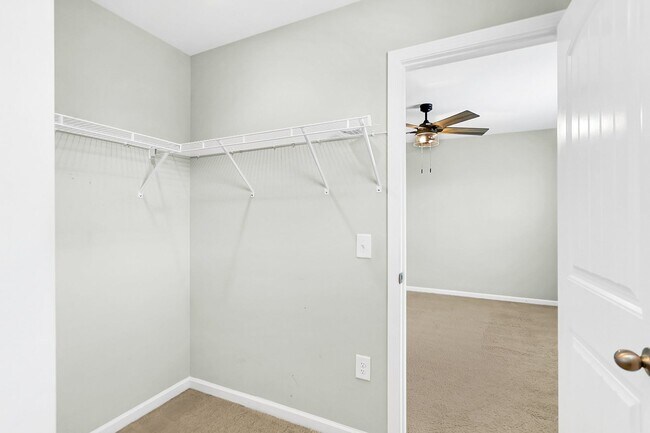 Building Photo - Beautiful Goose Creek Townhome!