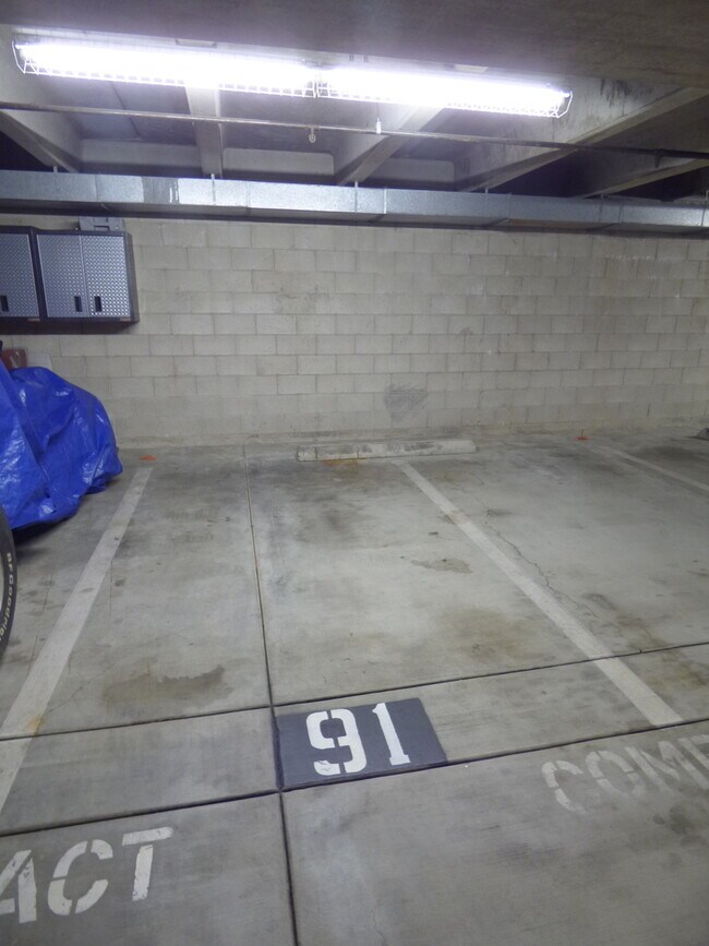 Building Photo - Spacious 2 Bedroom 2 Bath Condo in Bankers...