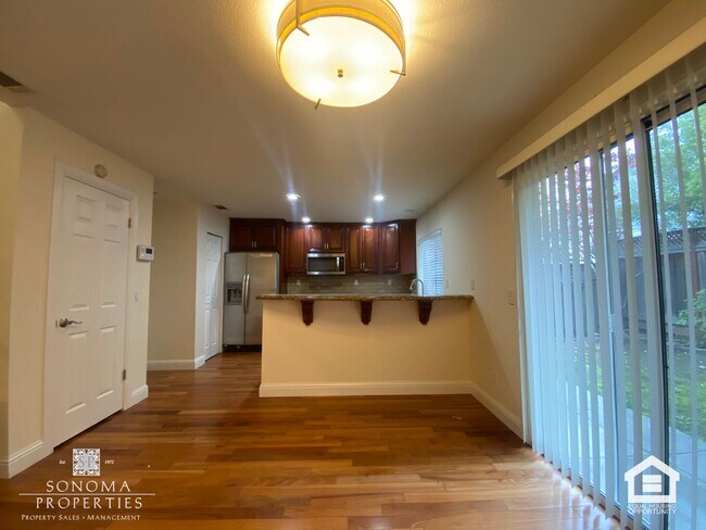 Building Photo - Lovely Updated 3BD/2.5BA Home Located In Fryer Creek!