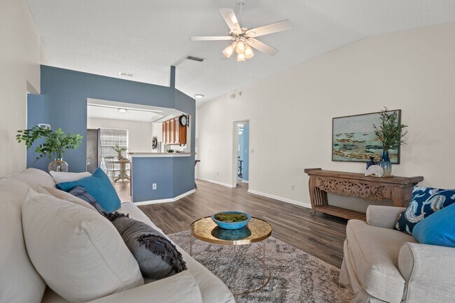 Building Photo - Beautiful Home