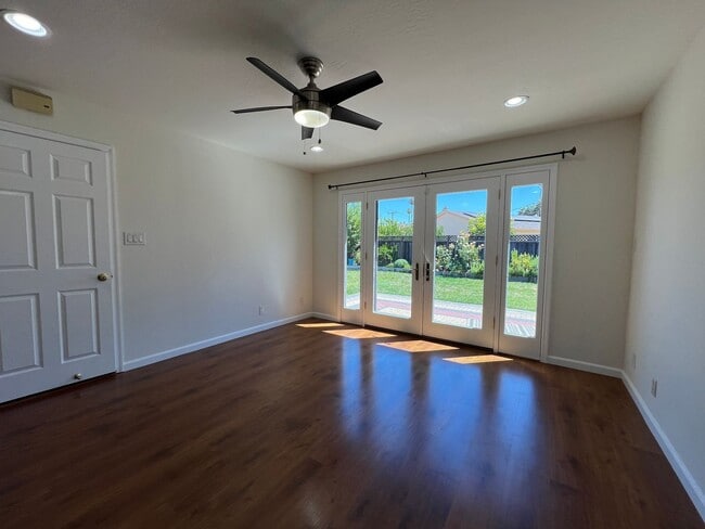 Building Photo - Updated Single Story Home located in Conve...