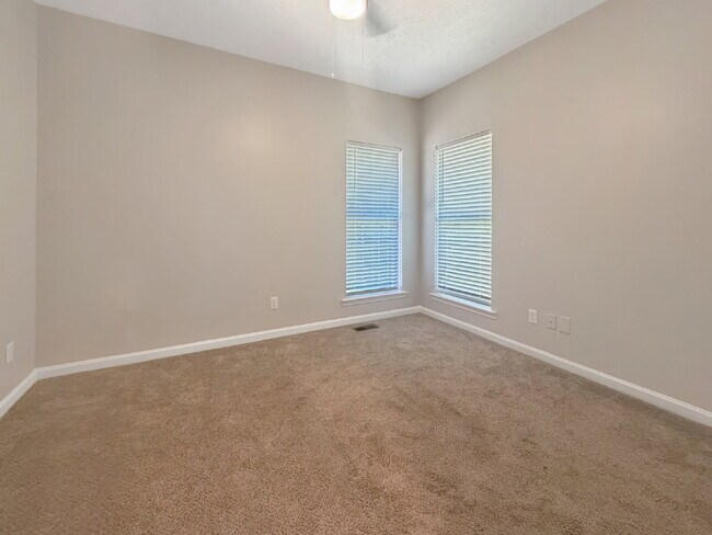 Building Photo - Beautifully Updated 3-Bedroom Home on 1.1 Acres in Gainesville