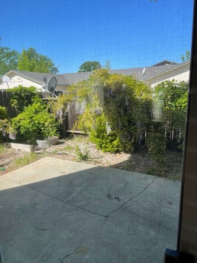 Building Photo - 819 Cally Ct