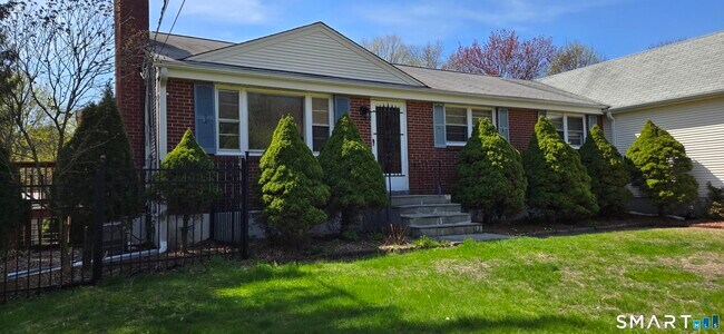 Building Photo - 453 Strickland St