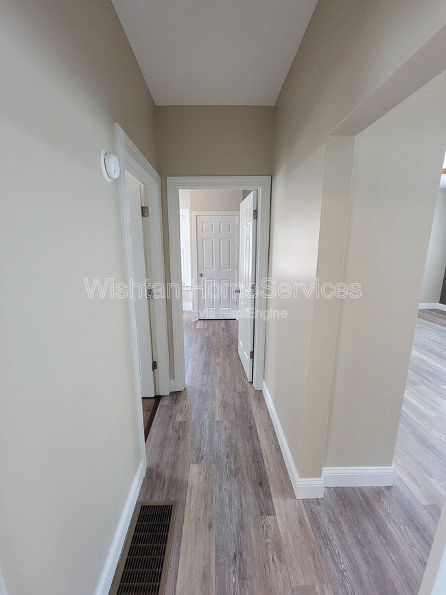 Building Photo - 333 W Murray St