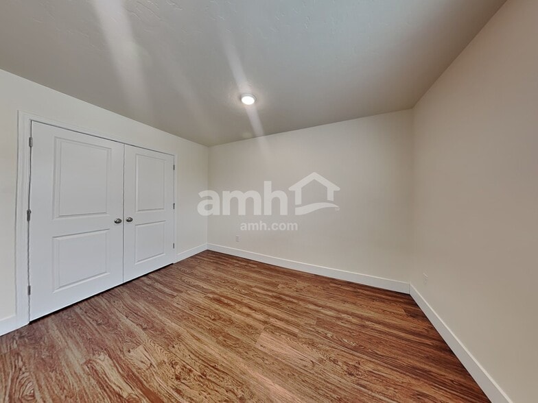 Building Photo - 9472 W Chino St