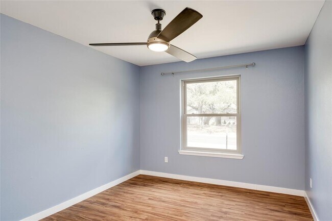 Building Photo - 703 Jetta Ct