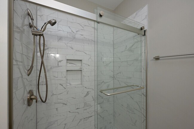 Building Photo - **UPDATED FIRST-FLOOR CONDO IN DESIRABLE P...